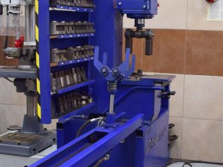 PRASA HYDRUALICZNA DO DEMONTAŻU CZĘŚCI WAŁÓW NAPĘDOWYCH