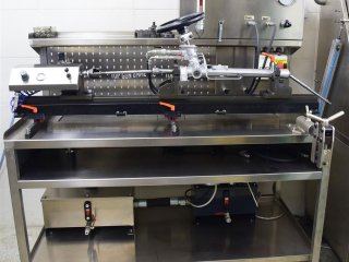 TESTER PRZEKŁADNI KIEROWNICZYCH DO BADANIA OBCIĄŻENIA ORAZ PRZEPŁYWU PŁYNU HYDRAULICZNEGO